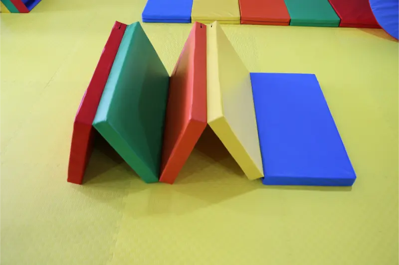 XOT XIN OUTAI жаһандық балалар спорт мекемелері үшін арнайы жұмсақ жабдық шешімдерін ұсына отырып, өнімнің ғылыми-зерттеу жұмыстарын тереңдетеді.